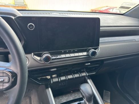 Used 2023 Chevrolet Colorado LT w/ LT Convenience Package image 8