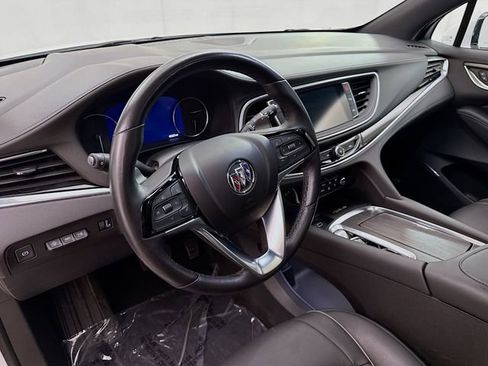 Used 2023 Buick Enclave Avenir image 9