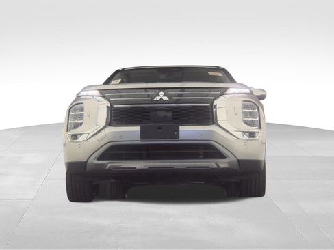 Used 2025 Mitsubishi Outlander AWD image 11