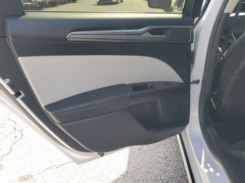 Used 2019 Ford Fusion SE w/ Equipment Group 151A image 12