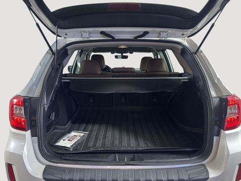 Used 2017 Subaru Outback 2.5i Touring w/ Popular Package #5A image 6