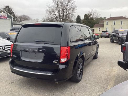 Used 2017 Dodge Grand Caravan GT image 4