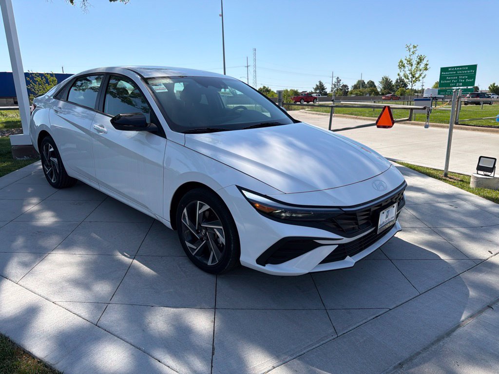New 2025 Hyundai Elantra SEL FWD image 6