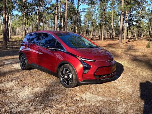 Used 2023 Chevrolet Bolt LT w/ Infotainment Package image 6