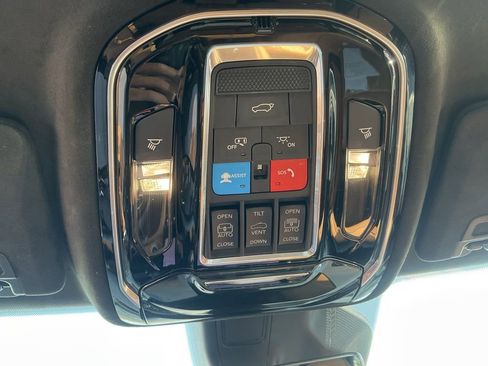 Used 2022 Jeep Grand Cherokee Summit AWD/4WD image 19