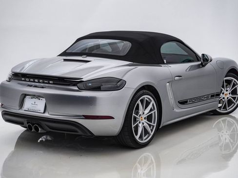 Used 2024 Porsche 718 Boxster RWD image 9