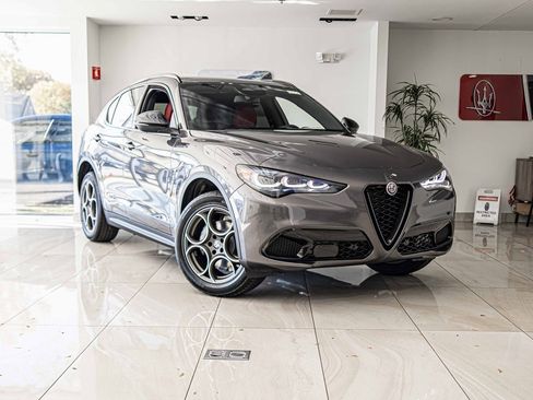 New 2025 Alfa Romeo Stelvio Sprint image 5