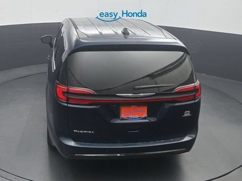 Used 2025 Chrysler Pacifica Select FWD image 24