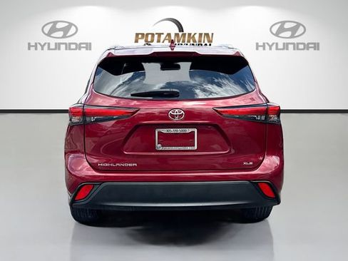 Used 2020 Toyota Highlander XLE FWD image 6