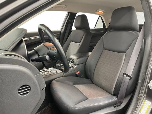 Used 2019 Chrysler 300 Touring w/ Sport Appearance Package RWD image 16