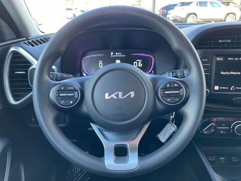 Used 2025 Kia Soul LX w/ LX Technology Package image 28