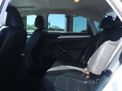 Used 2022 Volkswagen Passat 2.0T SE image 30