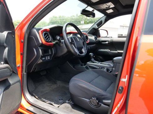 Used 2017 Toyota Tacoma TRD Sport w/ Premium & Technology Package AWD/4WD image 23