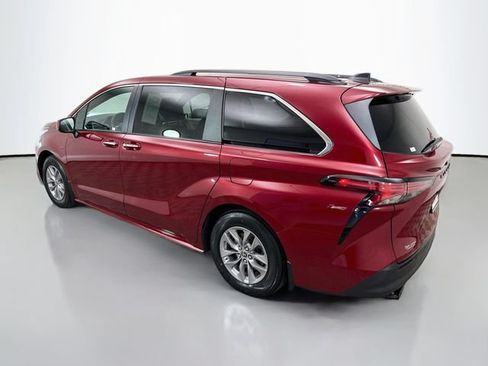 Used 2022 Toyota Sienna XLE FWD image 5