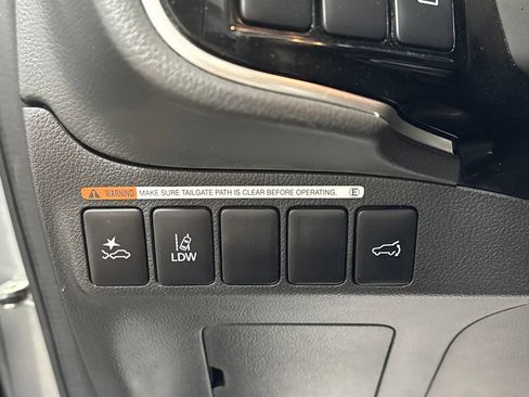 Used 2019 Mitsubishi Outlander SEL AWD/4WD image 16