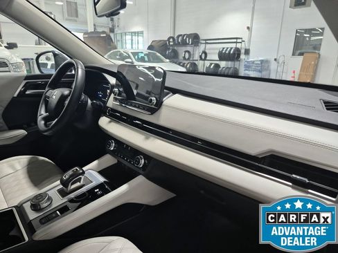 Used 2024 Mitsubishi Outlander SEL AWD/4WD image 24