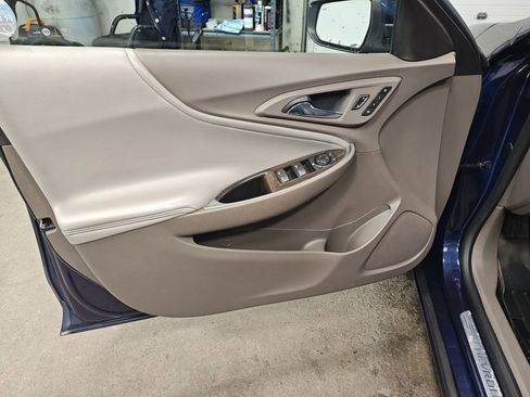 Used 2017 Chevrolet Malibu Premier w/ Driver Confidence Package image 16