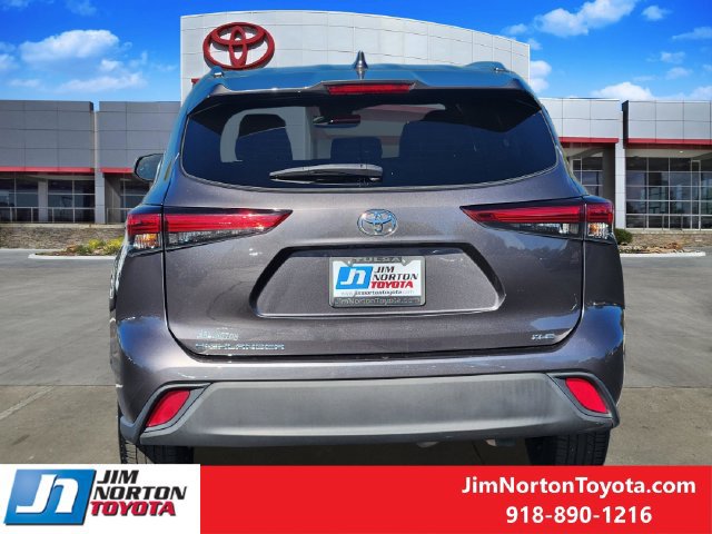 Used 2021 Toyota Highlander XLE FWD image 6