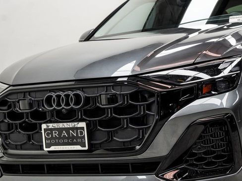 Used 2024 Audi Q8 Prestige w/ Prestige Package image 2