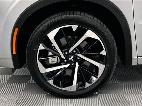Used 2024 Mitsubishi Outlander SEL image 8