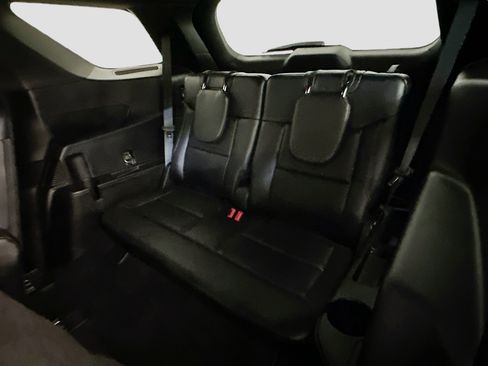 Used 2020 Ford Explorer XLT w/ Equipment Group 202A image 29