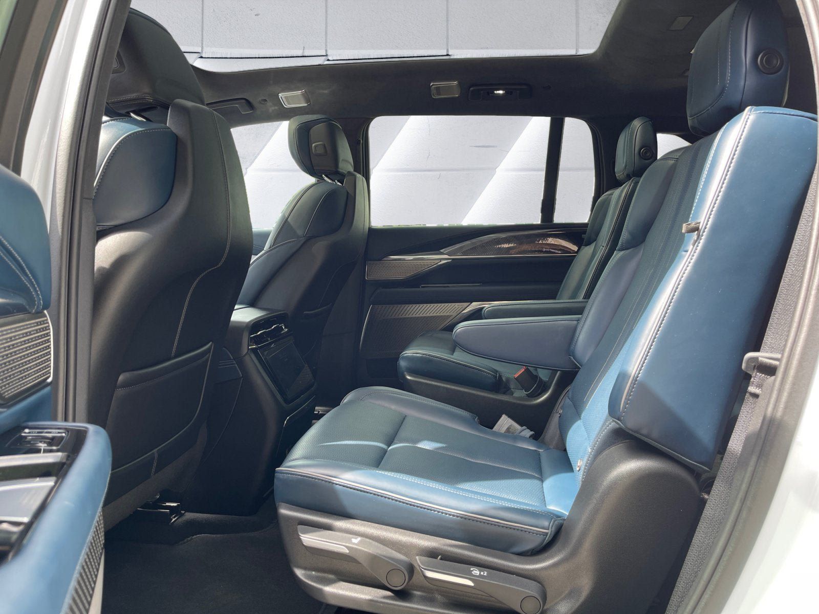 Certified 2026 Cadillac Escalade IQ Luxury 2 AWD/4WD image 14