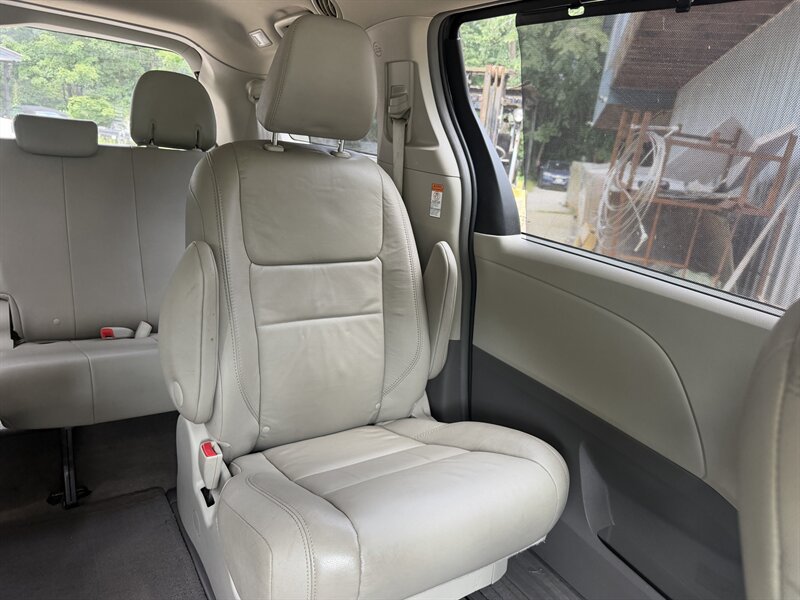 Used 2015 Toyota Sienna XLE w/ XLE Navigation Package AWD/4WD image 26