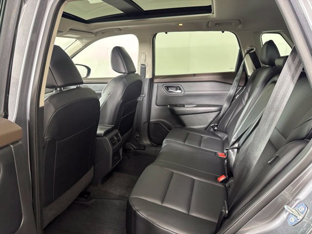Used 2023 Nissan Rogue SV w/ SV Premium B Package FWD image 12