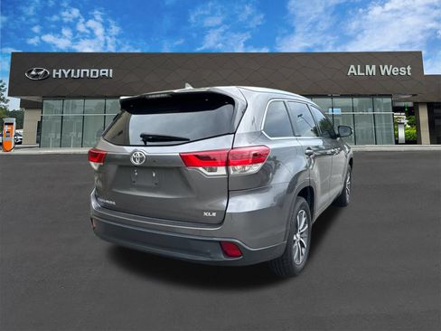 Used 2018 Toyota Highlander XLE FWD image 5