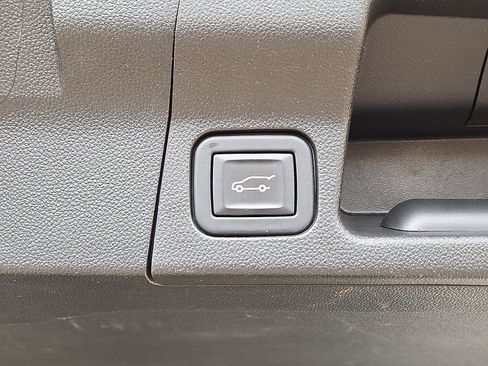 Used 2023 GMC Acadia SLT AWD/4WD image 15