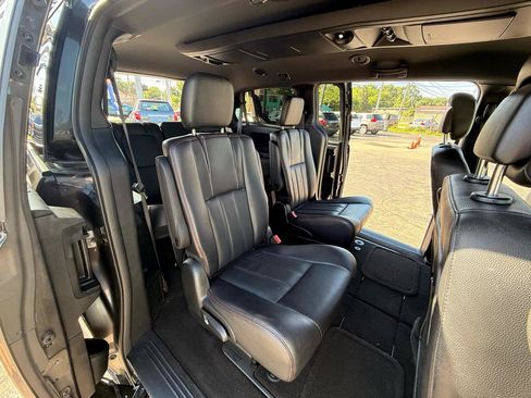 Used 2018 Dodge Grand Caravan GT FWD image 14