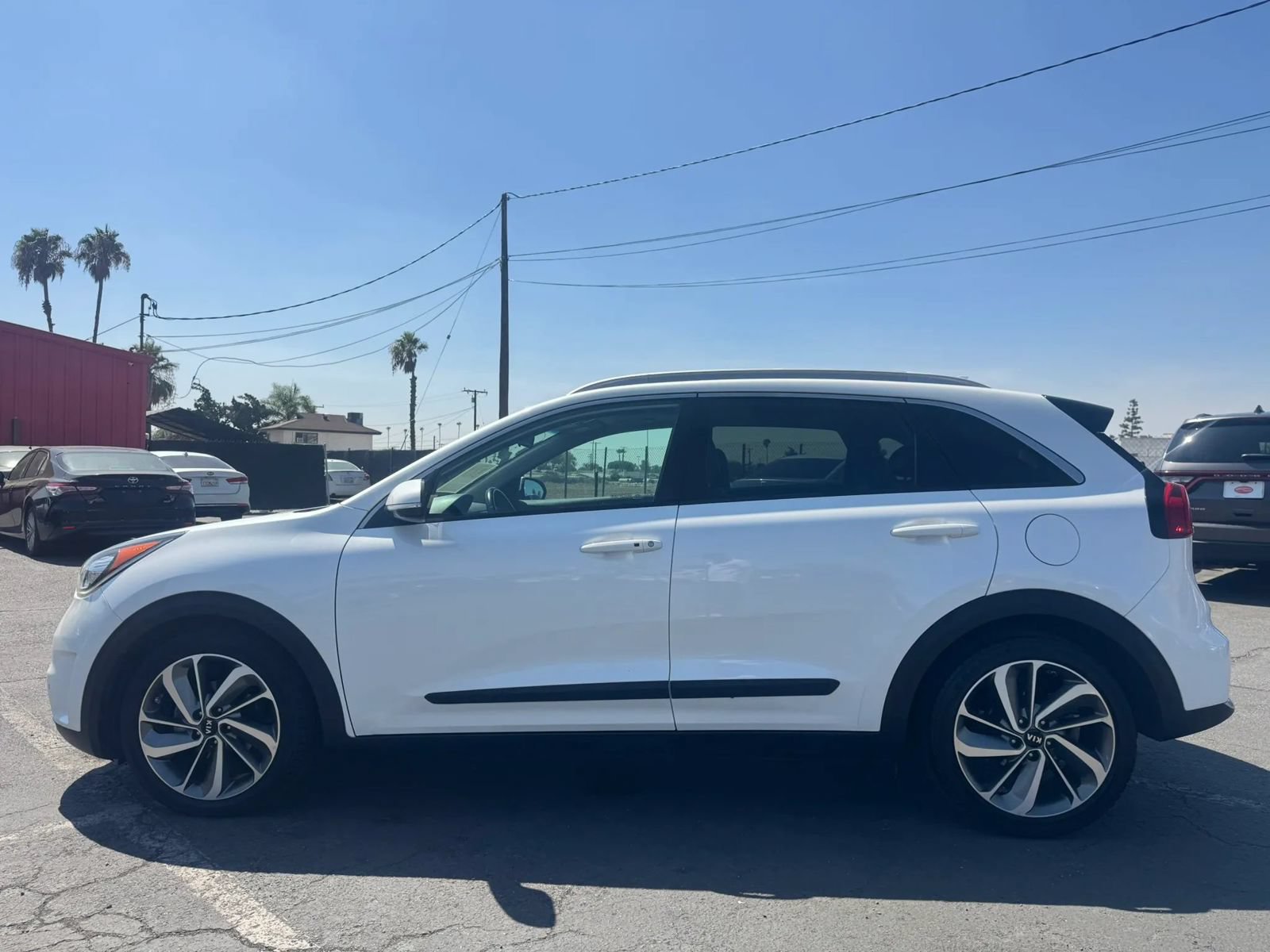 Used 2017 Kia Niro Touring w/ Advanced Technology Package FWD image 3