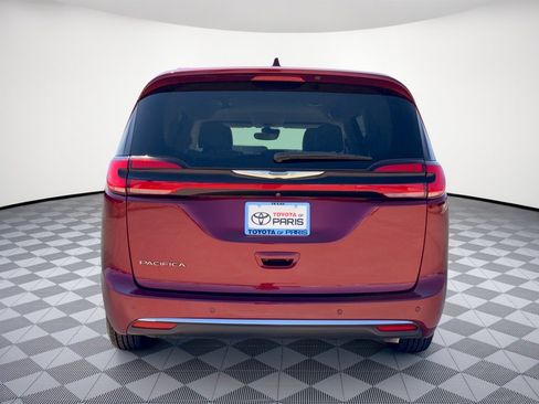 Used 2021 Chrysler Pacifica Touring-L FWD image 11