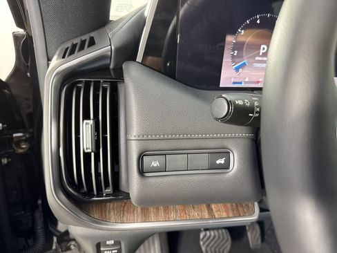 New 2026 Nissan Armada SL w/ Captain's Chari Seat Package image 15