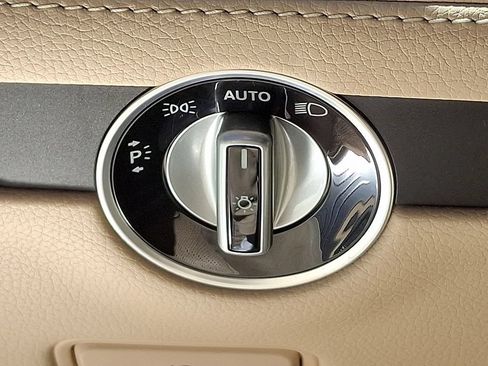 Used 2014 Mercedes-Benz SL 550 image 25