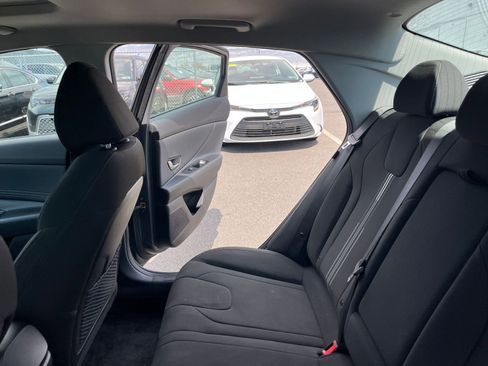 Used 2025 Hyundai Elantra SEL image 40