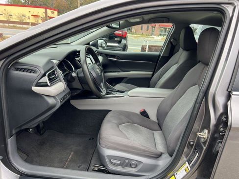 Used 2020 Toyota Camry LE w/ Convenience Package image 9