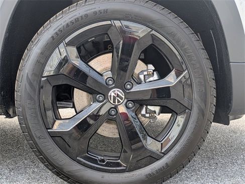New 2025 Volkswagen Taos SEL image 26