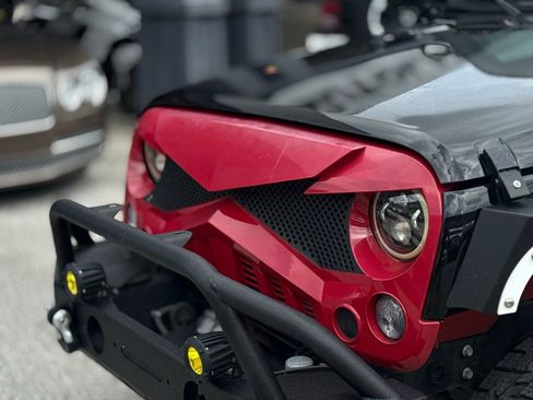 Used 2016 Jeep Wrangler Rubicon w/ Power Convenience Group image 10