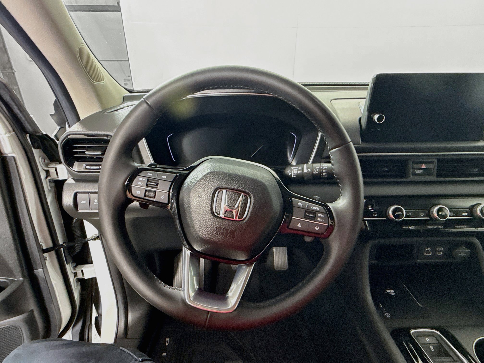Used 2025 Honda Pilot EX-L image 11