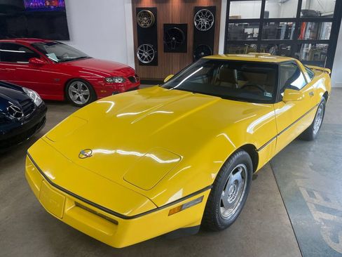 Used 1988 Chevrolet Corvette Coupe RWD image 2