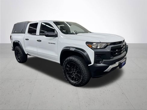 Used 2025 Chevrolet Colorado Trail Boss AWD/4WD image 9