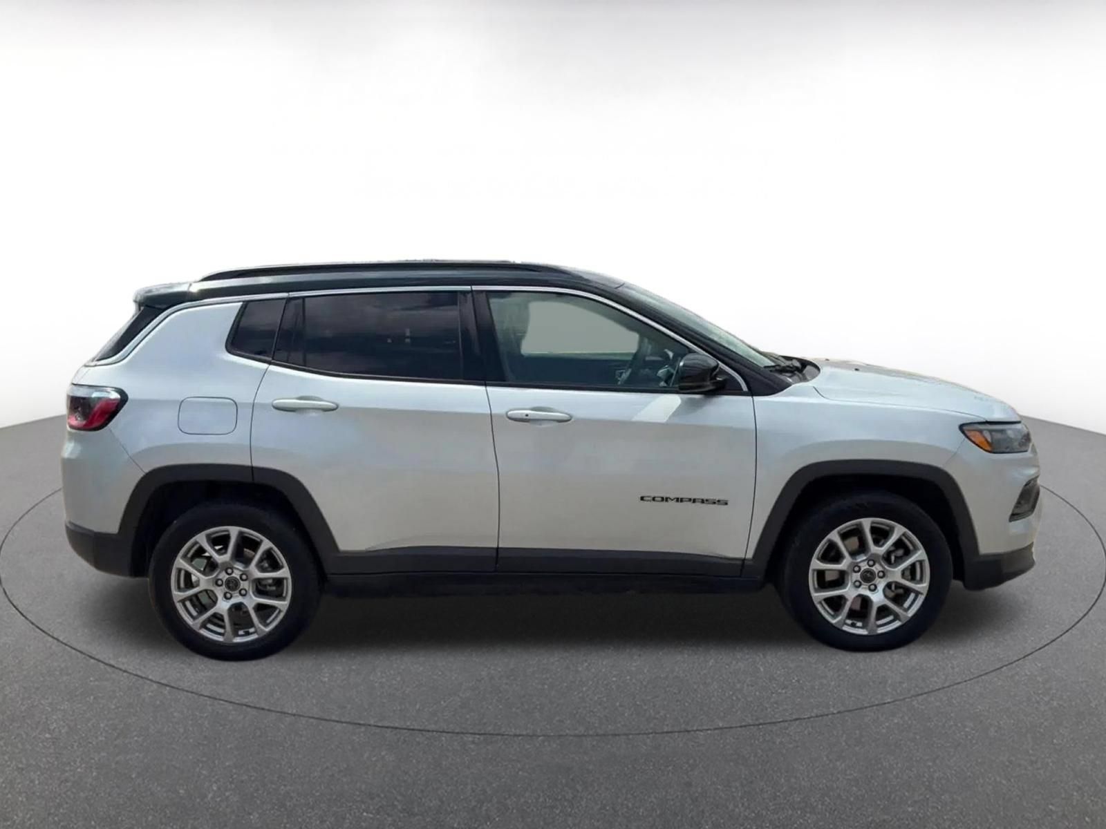 Used 2025 Jeep Compass Limited AWD/4WD image 15