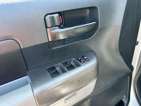 Used 2011 Toyota Tundra 4x4 CrewMax w/ Tow Pkg image 15