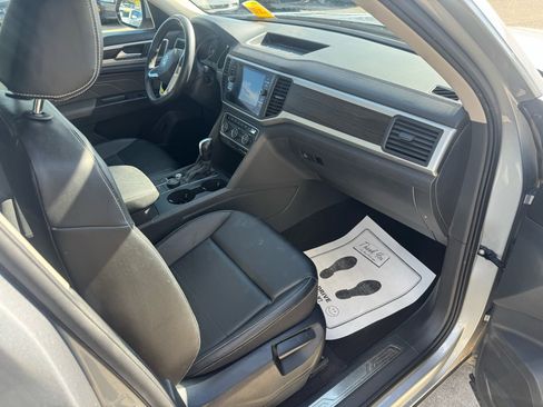 Used 2021 Volkswagen Atlas SE image 12