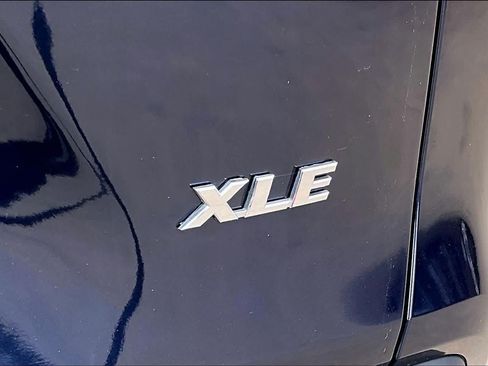 Used 2023 Toyota RAV4 XLE Premium FWD image 10