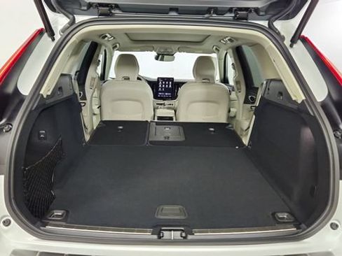 Used 2027 Volvo XC60 B5 Ultra AWD/4WD image 44
