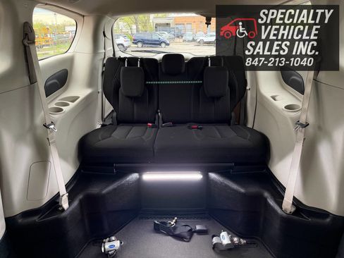 Used 2022 Chrysler Voyager LX FWD image 28