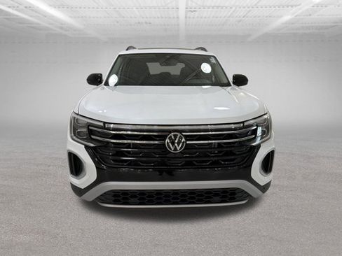 Certified 2026 Volkswagen Atlas Peak Edition AWD/4WD image 2