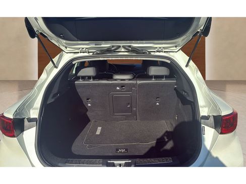 Used 2018 INFINITI QX30 ESSENTIAL w/ Cargo Package image 19